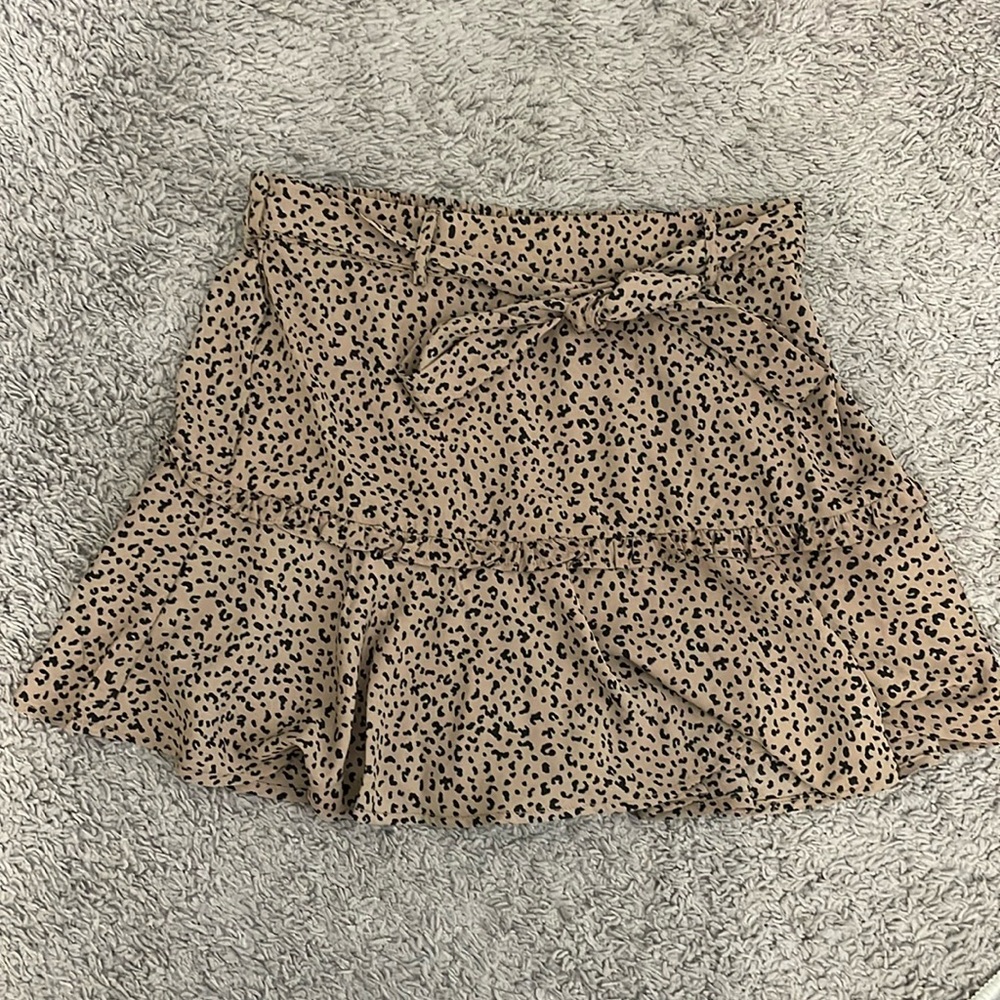 NWT! Adorable Leopard Print skirt with built in shorts - Size M